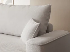 Meble Młodzieżowe|Kanapy I Sofy></noscript>BROMARKT Beżowa sofa z funkcją spania i poduchami do salonu CARMELLO