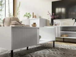 Zestawy Mebli Do Salonu|Komody></noscript>JUREK Biała komoda z szufladami i lamelami 100 cm MALEZJA biały