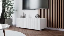 Szafki Rtv></noscript>GiB Meble Biała szafka RTV 100 cm nowoczesna z ryflowanymi frontami KORDIS biały