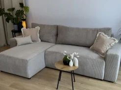 Meble Dla Dzieci|Meble Młodzieżowe></noscript>BROMARKT Czarna narożna kanapa sztruksowa z funkcją spania PLUSH L