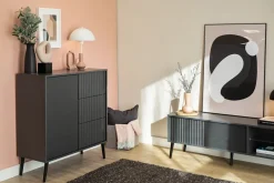 Zestawy Mebli Do Salonu|Komody></noscript>INTER MEBLE Czarna nowoczesna komoda z drzwiami i szufladami BELLUNO antracyt