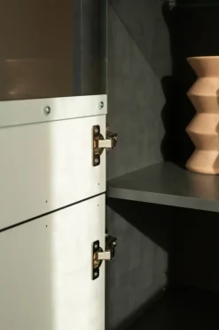 Zestawy Mebli Do Salonu|Witryny></noscript>INTER MEBLE Czarna wysoka nowoczesna witryna do przedpokoju 47 cm BELLUNO antracyt