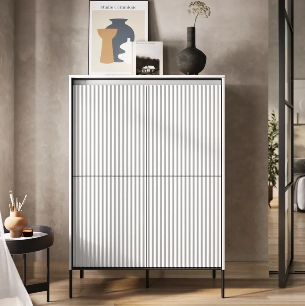 Komody>lenart. Czterodrzwiowa komoda nowoczesna z frezowanymi frontami TREND czarny