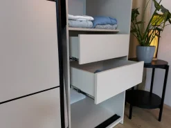 Zestawy Mebli Do Przedpokoju|Szafy Trzydrzwiowe></noscript>BROMARKT Duża szafa przesuwna z lustrem do sypialni 250 cm LOFT beż piaskowy