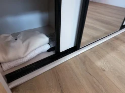 Zestawy Mebli Do Przedpokoju|Szafy Trzydrzwiowe></noscript>BROMARKT Duża szafa przesuwna z lustrem do sypialni 250 cm LOFT beż piaskowy