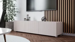 Szafki Rtv></noscript>GiB Meble Długa szafka RTV 150 cm nowoczesna z ryflowanymi frontami KORDIS kaszmir