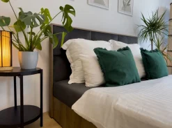 Łóżka Małżeńskie|Łóżka Ze Stelażem></noscript>BROMARKT Łóżko kontynentalne do sypialni z tapicerowanym zagłówkiem 180x200 cm LOFT dąb lefkas