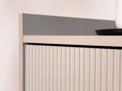 Zestawy Mebli Do Salonu|Komody></noscript>JUREK Komoda do salonu na nóżkach nowoczesna 126 cm ASPERO kaszmir