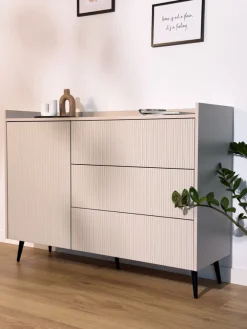 Zestawy Mebli Do Salonu|Komody></noscript>JUREK Komoda do salonu na nóżkach nowoczesna 126 cm ASPERO kaszmir