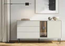 Zestawy Mebli Do Salonu|Komody></noscript>lenart. Komoda z witryną i szufladami na nóżkach do salonu 161 cm EPIRO kaszmir