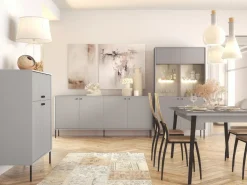 Zestawy Mebli Do Salonu|Komody></noscript>MEBLOSIEK Kredens do salonu IRYS nowoczesny czterodrzwiowy szary