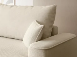 Kanapy I Sofy|Meble Młodzieżowe></noscript>BROMARKT Kremowa sofa z funkcją spania i poduchami do salonu CARMELLO