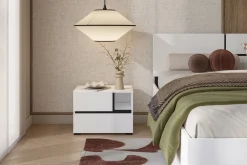 Meble Dla Dzieci|Zestawy Mebli Do Sypialni></noscript>Helvetia Nowoczesna biała szafka nocna z szufladami 55 cm CROSS biały