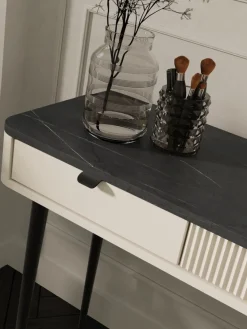 Toaletki I Konsole></noscript>JUREK Nowoczesna kaszmirowa toaletka z szufladami 130 cm MIREL