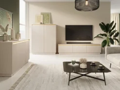 Zestawy Mebli Do Salonu|Komody></noscript>PIASKI Nowoczesna komoda trzydrzwiowa 154 cm RAVO beż piaskowy