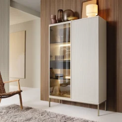 Zestawy Mebli Do Salonu|Meblościanki></noscript>PIASKI Nowoczesna meblościanka do salonu z witryną kaszmir SEWILLA