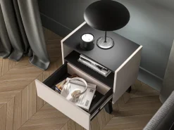 Meble Dla Dzieci|Szafki Nocne></noscript>ML Meble Nowoczesna szafka nocna 50 cm do sypialni FERIO cashmere