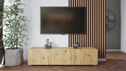 Szafki Rtv></noscript>GiB Meble Nowoczesna szafka RTV 150 cm z ryflowanymi frontami długa KORDIS dąb artisan