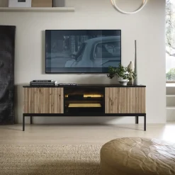 Zestawy Mebli Do Salonu></noscript>PIASKI Nowoczesny zestaw mebli do salonu frezowane fronty wysokie nóżki LED SEWILLA dąb wotan