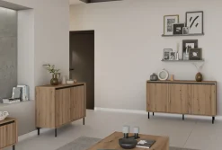 Komody>Lempert Trzydrzwiowa komoda do salonu 148 cm z frezowanymi frontami OMEGA dąb evoke