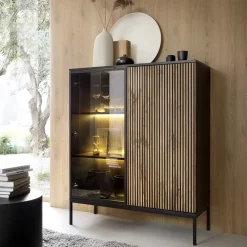 Witryny></noscript>PIASKI Witryna do salonu z przeszklonym frontem oświetlenie LED SEWILLA