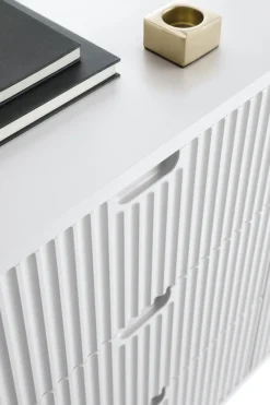 Komody></noscript>PIASKI Wysoka dwudrzwiowa biała komoda do salonu 103 cm ZENIT biały